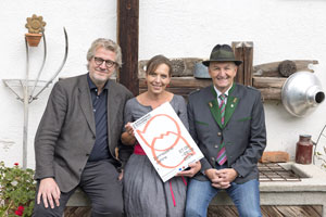 Philipp Blom, künstlerischer Leiter, Obfrau Regina Stocker und Ernst Fischbacher, Bürgermeister von Ramsau am Dachstein und Mitbegründer, wollen mit den „Dachstein Dialogen“ ein Zeichen weit über die Region hinaus setzen. (Foto: Martin Huber)
